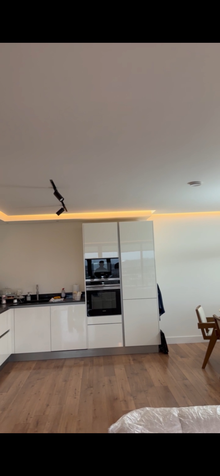 Lichtlijn boven keuken — eigen project Batur Bouw